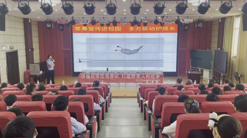 禁毒宣传进校园 多方联动护成长.docx