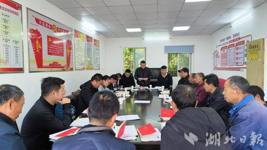 章山街道下段村简报-农家书屋学精神 入户走访暖民心.docx