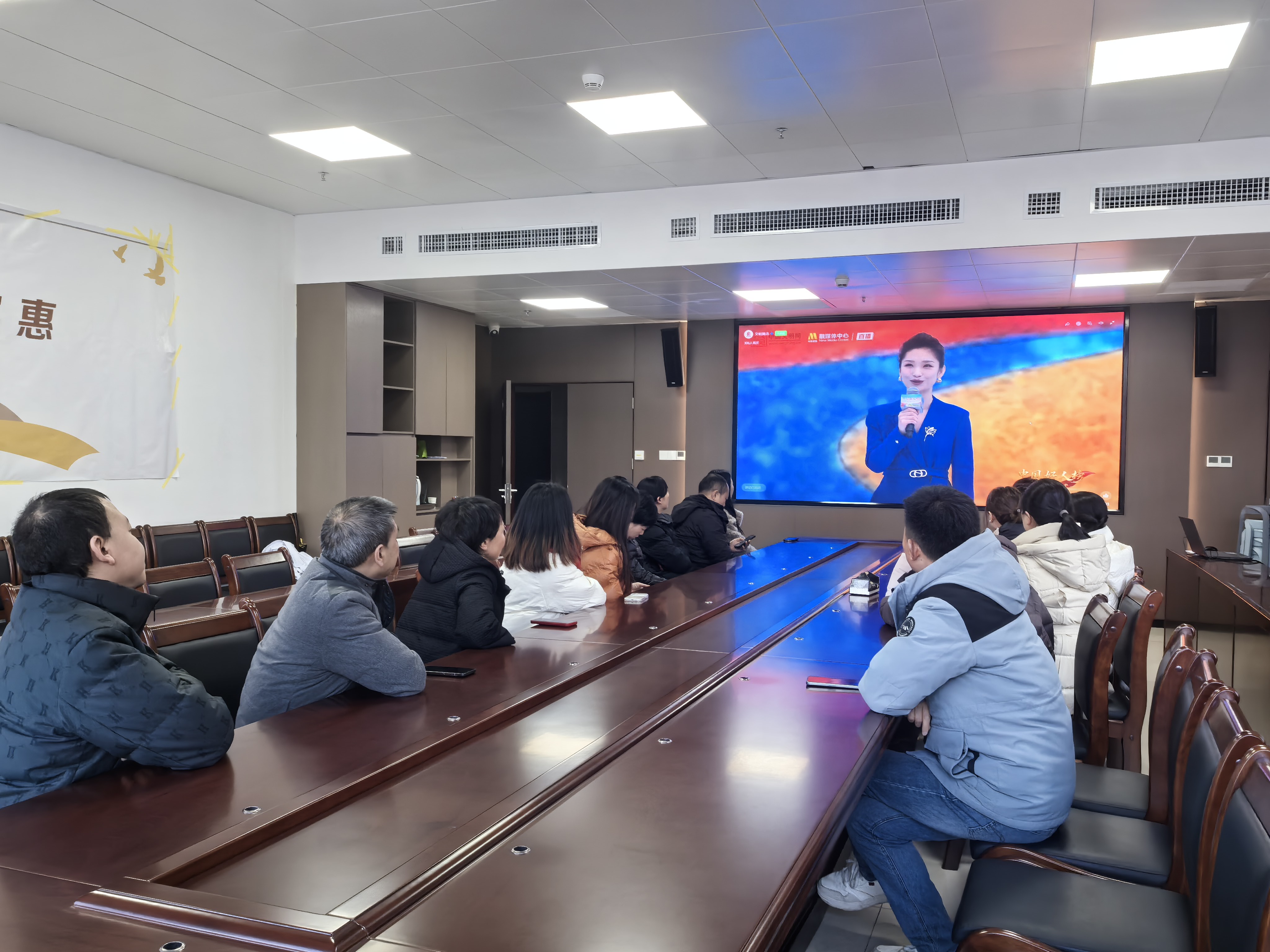 全国文明单位建始县中医医院组织干部职工收看2026年第一批中国好人发布仪式